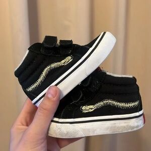 Vans baby sneakers size 4 velcro opening dinosaur bones